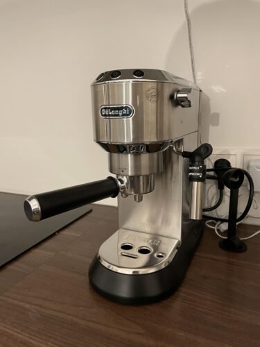 De'Longhi Dedica Style EC685.M Espresso Machine – Slim 15 cm Design, Milk Frother, 15-Bar Pressure, 1L Water Tank, Compatible with Ground Coffee & ESE Pods, Stainless Steel photo review