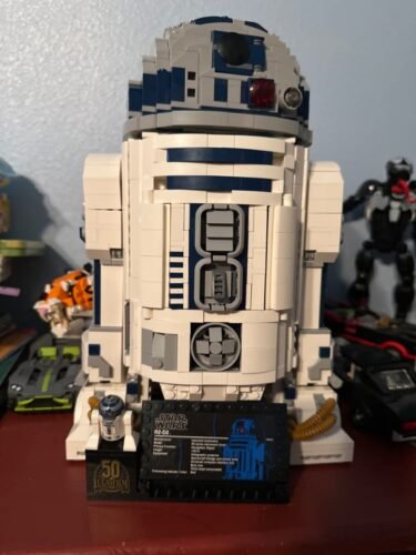 LEGO Star Wars R2-D2 75308 Droid Building Set for Adults, Collectible 3D Display Model with Info Plaque and Hidden Lightsaber, 2314 Pieces photo review