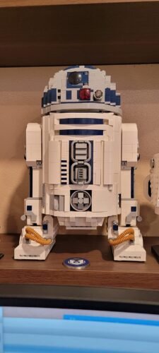 LEGO Star Wars R2-D2 75308 Droid Building Set for Adults, Collectible 3D Display Model with Info Plaque and Hidden Lightsaber, 2314 Pieces photo review
