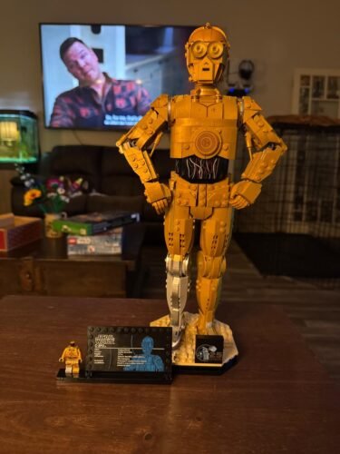 LEGO Star Wars C-3PO Droid Figure 75398 – Collectible Build-and-Display Model for Adults with Minifigure & Info Plaque – 25th Anniversary Star Wars Gift & Home Decor – 1,138 Pieces photo review