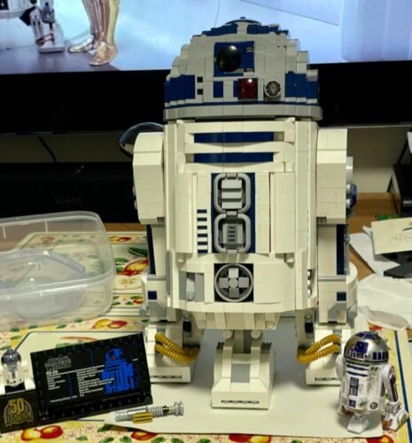 LEGO Star Wars R2-D2 75308 Droid Building Set for Adults, Collectible 3D Display Model with Info Plaque and Hidden Lightsaber, 2314 Pieces photo review