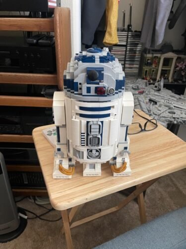 LEGO Star Wars R2-D2 75308 Droid Building Set for Adults, Collectible 3D Display Model with Info Plaque and Hidden Lightsaber, 2314 Pieces photo review