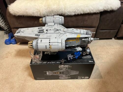 LEGO Star Wars UCS Razor Crest 75331 Ultimate Collectors Series Starship Model, Large Mandalorian Display Set for Adults, Includes Minifigures and Grogu photo review