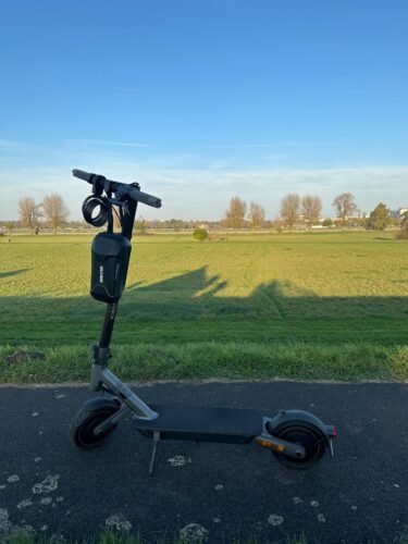Xiaomi Electric Scooter 5 Series – 60 km Range, 20 km/h Speed, Dual Brakes, App Control, Road-Legal EU E-Scooter for Adults photo review