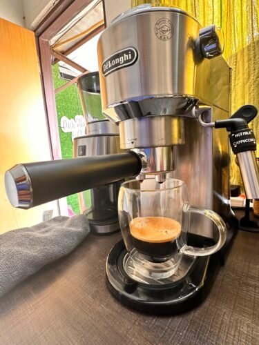 De'Longhi Dedica Style EC685.M Espresso Machine – Slim 15 cm Design, Milk Frother, 15-Bar Pressure, 1L Water Tank, Compatible with Ground Coffee & ESE Pods, Stainless Steel photo review