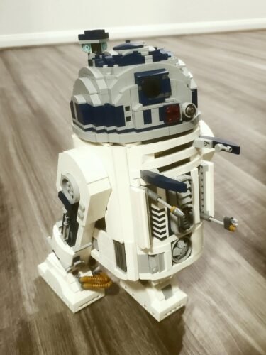 LEGO Star Wars R2-D2 75308 Droid Building Set for Adults, Collectible 3D Display Model with Info Plaque and Hidden Lightsaber, 2314 Pieces photo review