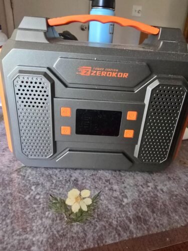 ZeroKor 300W Portable Solar Generator with 60W Foldable Panel – 280Wh Lithium Battery Power Station – Pure Sine Wave 110V AC/DC/USB Outlets – 5.1 lbs (2.3 kg) Lightweight – for RV, Home Backup, Camping photo review