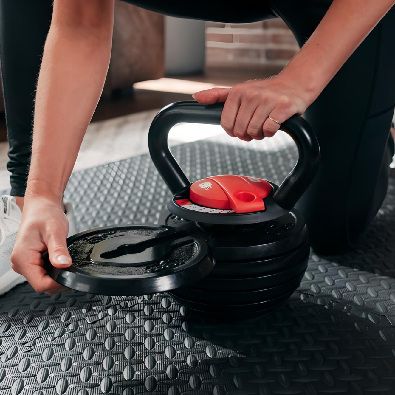 Adjustable 24kg Dumbbells Pair & 18kg Adjustable Kettlebell Package - Image 10